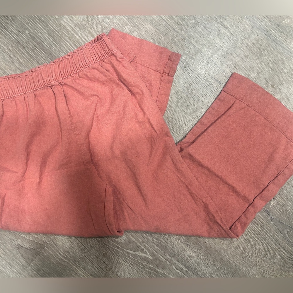 Abercrombie & Fitch Women's Cropped Pants in Rust / salmon